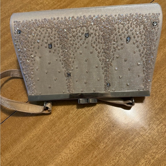 Elegant Silver Clutch Bag - Picture 3 of 8